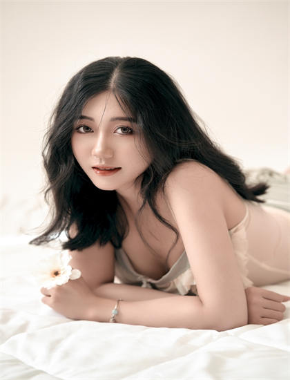 《饯行酒》不同导演版本比较：艺术风格差异分析